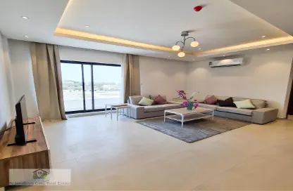 Living Room image for: Apartment - 3 Bedrooms - 2 Bathrooms for rent in Janabiya - Northern Governorate, Image 1