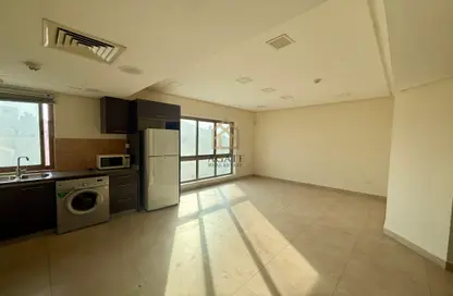 Apartment - 2 Bedrooms - 2 Bathrooms for rent in Galali - Muharraq Governorate