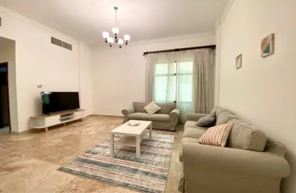 Living Room image for: Apartment - 2 Bedrooms - 2 Bathrooms for rent in Zinj - Manama - Capital Governorate, Image 1