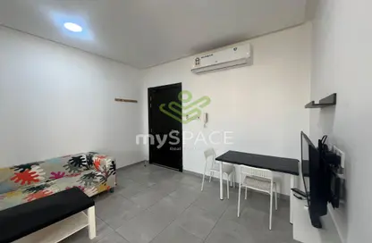 Apartment - 1 Bedroom - 1 Bathroom for rent in Jannusan - Northern Governorate