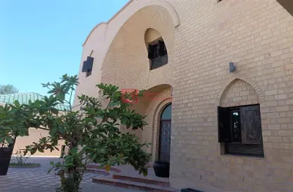 Villa - 4 Bedrooms - 4 Bathrooms for rent in Tubli - Central Governorate