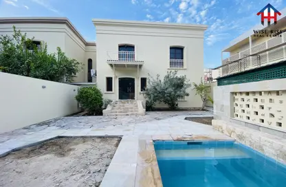 Villa - 5 Bedrooms - 4 Bathrooms for rent in Mahooz - Manama - Capital Governorate