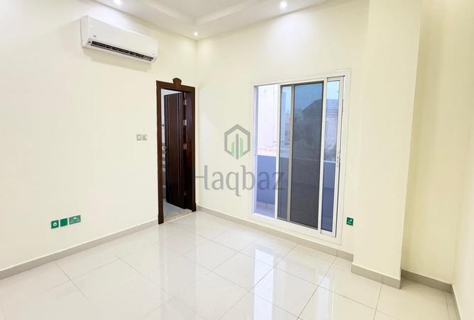 Apartment - 3 Bedrooms - 5 Bathrooms for rent in Hidd - Muharraq Governorate