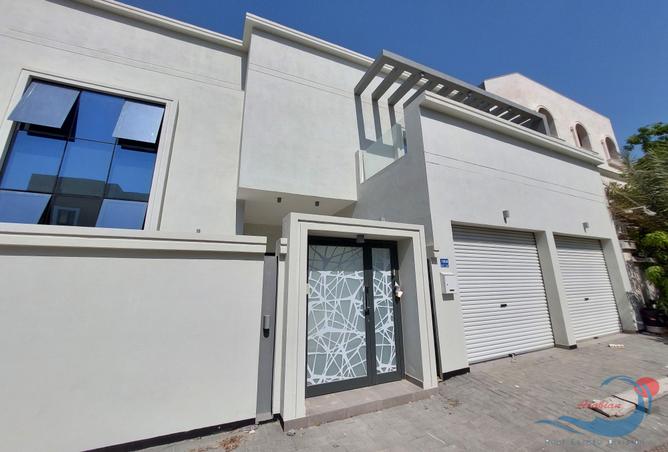 Villa - 6 Bedrooms for sale in Hidd - Muharraq Governorate