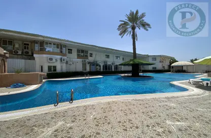 Compound - 2 Bedrooms - 2 Bathrooms for rent in Janabiya - Northern Governorate