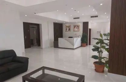 Apartment - 3 Bedrooms - 3 Bathrooms for rent in Al Juffair - Capital Governorate