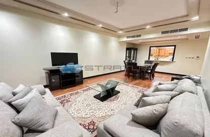 Apartment - 2 Bedrooms - 3 Bathrooms for rent in Sanabis - Manama - Capital Governorate