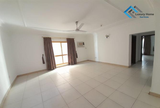 Apartment - 2 Bedrooms - 2 Bathrooms for rent in Al Juffair - Capital Governorate