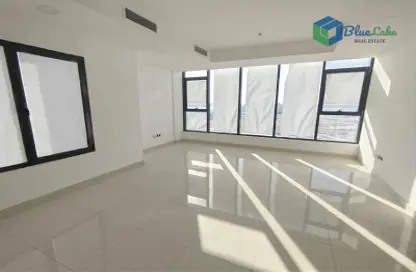 Full Floor - Studio - 2 Bathrooms for rent in Seef - Capital Governorate