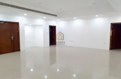 Apartment - 3 Bedrooms - 5 Bathrooms for rent in Galali - Muharraq Governorate