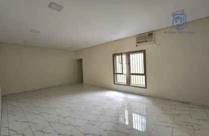 Apartment - 2 Bedrooms - 2 Bathrooms for rent in Busaiteen - Muharraq Governorate