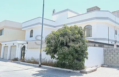 Villa - 5 Bedrooms - 4 Bathrooms for rent in Zinj - Manama - Capital Governorate