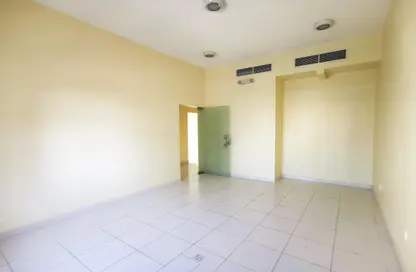 Office Space - Studio - 2 Bathrooms for rent in Janabiya - Northern Governorate