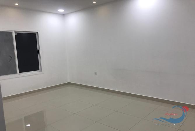 Apartment - 3 Bedrooms - 3 Bathrooms for sale in Arad - Muharraq Governorate