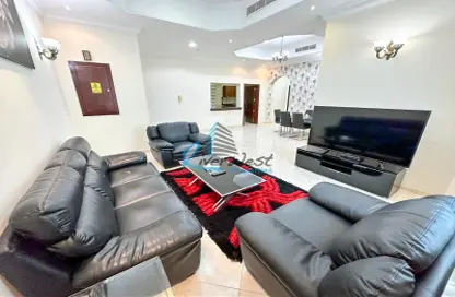 Apartment - 2 Bedrooms - 3 Bathrooms for rent in Al Juffair - Capital Governorate