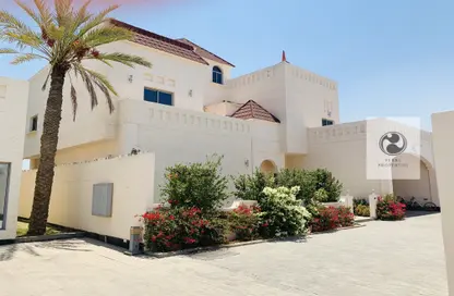 Villa - 4 Bedrooms - 4 Bathrooms for rent in Janabiya - Northern Governorate