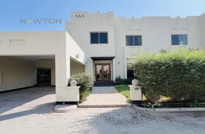 Villa - 4 Bedrooms - 5 Bathrooms for rent in Janabiya - Northern Governorate