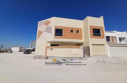 Villa - 3 Bedrooms - 5 Bathrooms for sale in Arad - Muharraq Governorate