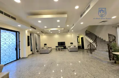 Villa - 4 Bedrooms - 5 Bathrooms for rent in Busaiteen - Muharraq Governorate