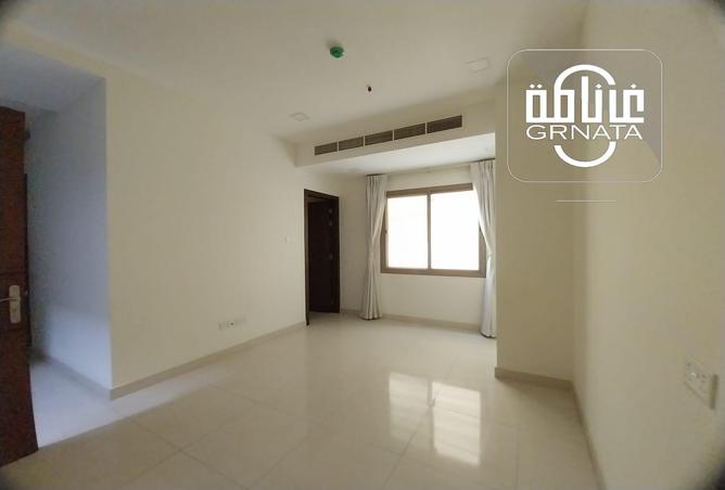 Apartment - 2 Bedrooms - 2 Bathrooms for rent in Al Burhama - Manama - Capital Governorate