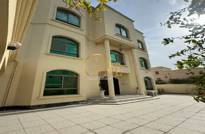 Villa - 6 Bedrooms - 7 Bathrooms for sale in Sanad - Central Governorate