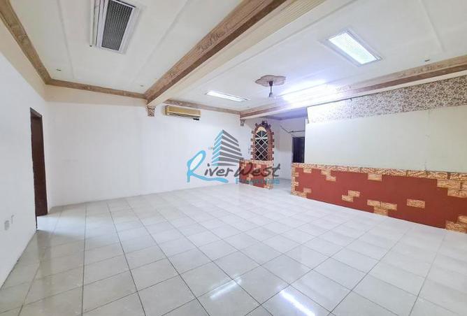 Apartment - 3 Bedrooms - 2 Bathrooms for rent in Gudaibiya - Manama - Capital Governorate