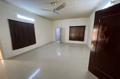 Apartment - 5 Bedrooms - 4 Bathrooms for rent in Gufool - Manama - Capital Governorate