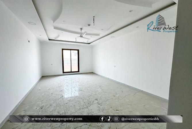 Apartment - 6 Bedrooms - 5 Bathrooms for sale in Hidd - Muharraq Governorate