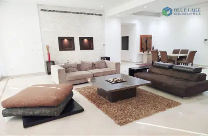 Apartment - 2 Bedrooms - 3 Bathrooms for rent in Al Juffair - Capital Governorate