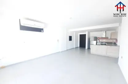 Apartment - 1 Bedroom - 1 Bathroom for rent in Sanabis - Manama - Capital Governorate