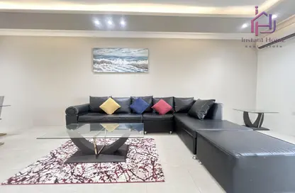 Apartment - 3 Bedrooms - 3 Bathrooms for rent in Busaiteen - Muharraq Governorate