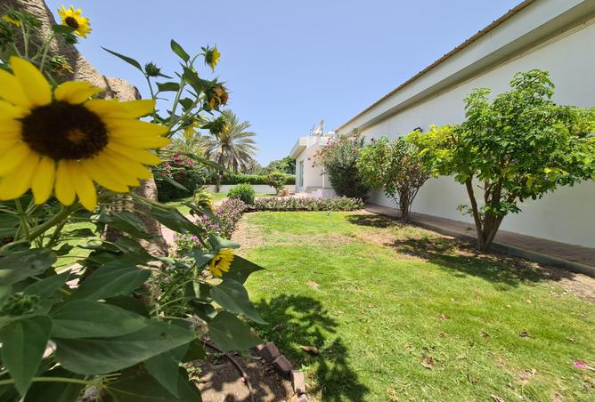 Villa - 5 Bedrooms - 4 Bathrooms for rent in Budaiya - Northern Governorate