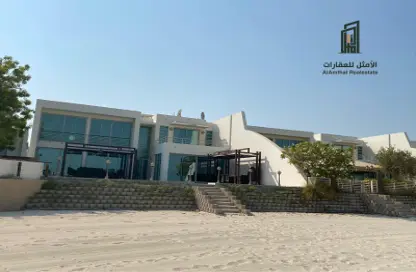 Villa - 4 Bedrooms - 6 Bathrooms for rent in Durrat Al Bahrain - Southern Governorate