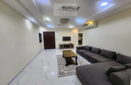 Apartment - 2 Bedrooms - 2 Bathrooms for rent in Seef - Capital Governorate