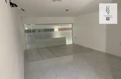 Shop - Studio for rent in Manama Souq - Manama - Capital Governorate