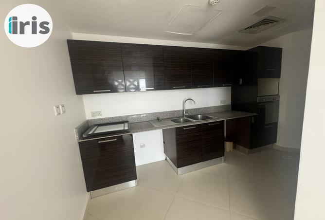 Apartment - 2 Bedrooms - 3 Bathrooms for sale in Sanabis - Manama - Capital Governorate