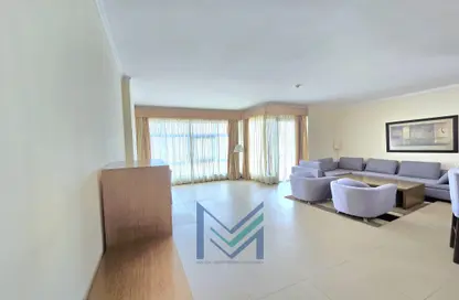 Apartment - 3 Bedrooms - 4 Bathrooms for rent in Al Juffair - Capital Governorate