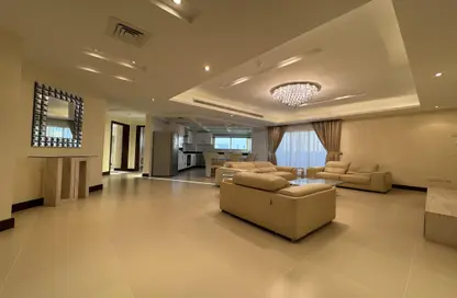 Apartment - 3 Bedrooms - 3 Bathrooms for rent in Al Juffair - Capital Governorate