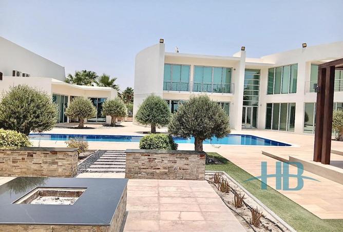 Villa - 5 Bedrooms - 6 Bathrooms for sale in Durrat Al Bahrain - Southern Governorate