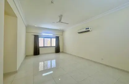 Apartment - 2 Bedrooms - 2 Bathrooms for rent in Um Al Hasam - Manama - Capital Governorate