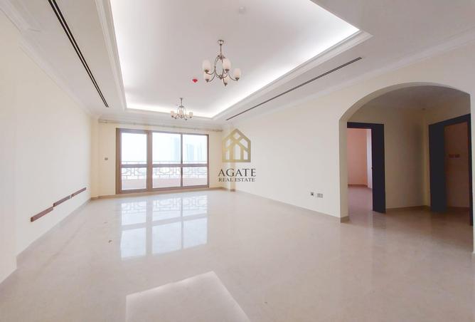 Apartment - 2 Bedrooms - 3 Bathrooms for rent in Manama - Capital Governorate