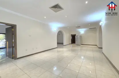 Compound - 4 Bedrooms - 4 Bathrooms for rent in Janabiya - Northern Governorate