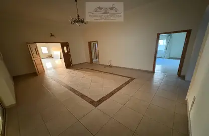 Villa - 4 Bedrooms - 4 Bathrooms for rent in Al Qurayyah - Northern Governorate