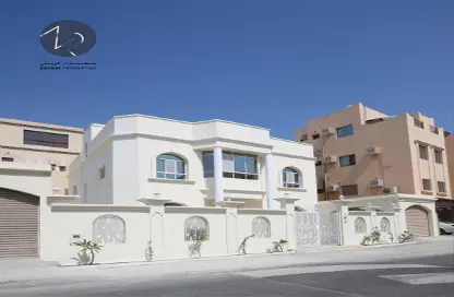 Villa - 5 Bedrooms - 4 Bathrooms for sale in Arad - Muharraq Governorate