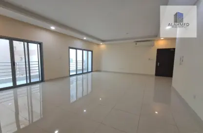 Apartment - 2 Bedrooms - 2 Bathrooms for rent in Busaiteen - Muharraq Governorate