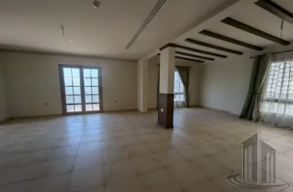 Duplex - 3 Bedrooms - 5 Bathrooms for rent in Janabiya - Northern Governorate