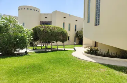 Compound - 4 Bedrooms - 5 Bathrooms for rent in Jannusan - Northern Governorate