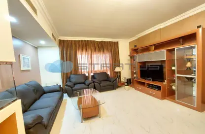 Apartment - 2 Bedrooms - 3 Bathrooms for rent in Al Juffair - Capital Governorate