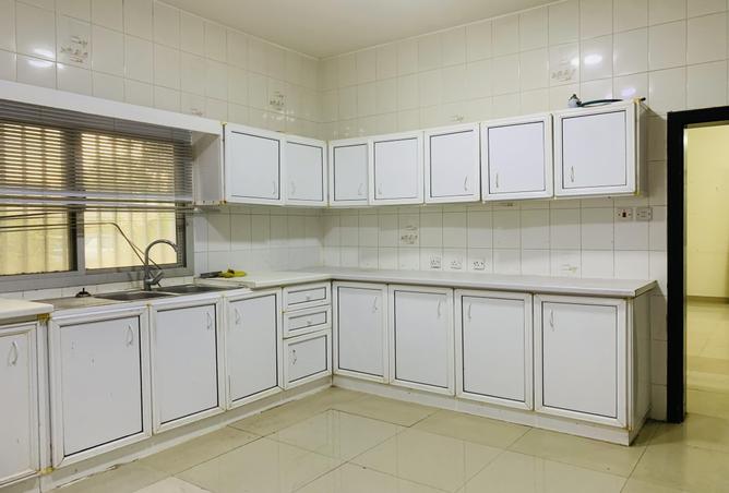 Villa - 3 Bedrooms - 2 Bathrooms for rent in Tubli - Central Governorate