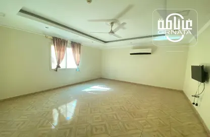 Apartment - 2 Bedrooms - 2 Bathrooms for rent in Sanabis - Manama - Capital Governorate